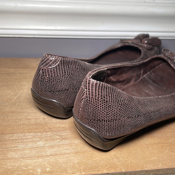 Elites by Walking Cradles Brown Flat 6.5 - Picture 4 of 7